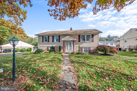10 Cedarwood Rd, Wyomissing, PA 19610