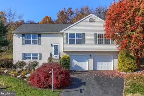 68 Patterson Dr, Robesonia, PA 19551