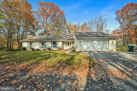 100 Clubhouse Dr, Bernville, PA 19506