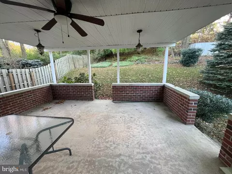 242 Bainbridge Cir, Reading, PA 19608 photo 2
