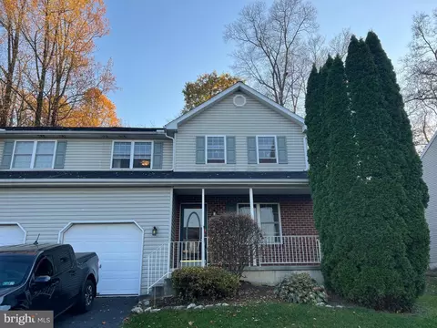 242 Bainbridge Cir, Reading, PA 19608