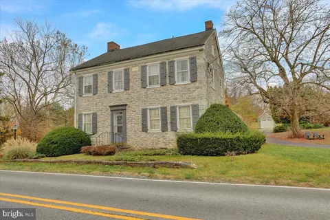 5621 Oley Turnpike Rd, Douglassville, PA 19518