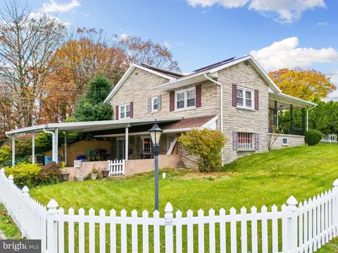 1481 Hilltop Rd, Leesport, PA 19533