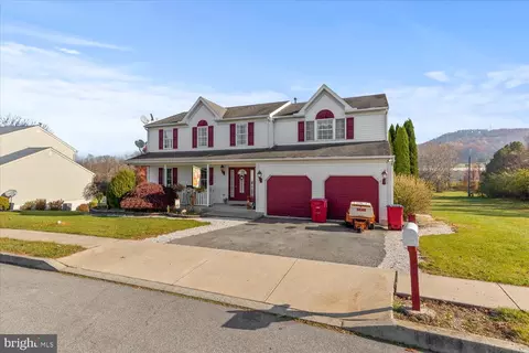 206 S Sandy Ln, Reading, PA 19608 photo 3