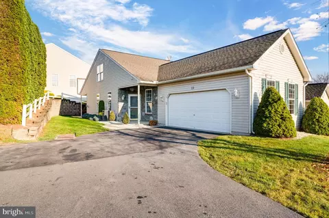 13 Turning Leaf Way, Reading, PA 19605