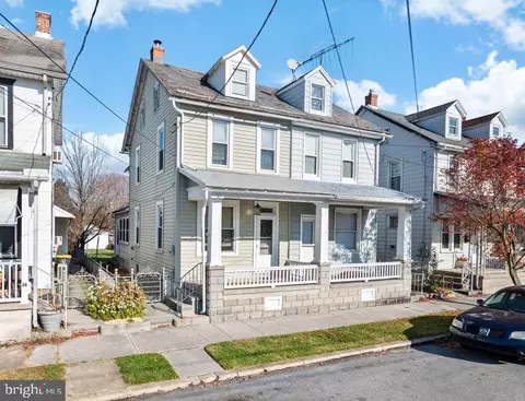 37 Chestnut Ave, Robesonia, PA 19551