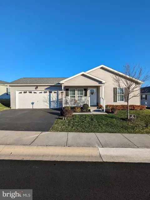 11 Dawn Dr, Douglassville, PA 19518
