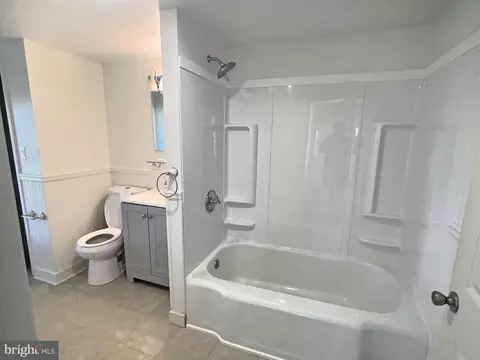 Bath - 3003 Centre Ave, Reading, PA 19605 photo 1 of 4