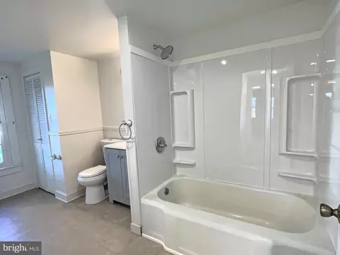 Bath - 3003 Centre Ave, Reading, PA 19605 photo 4 of 4