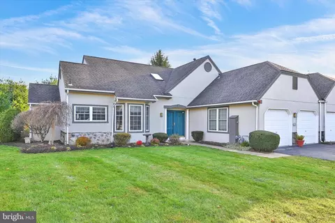 153 Hawthorne Ct, Wyomissing, PA 19610