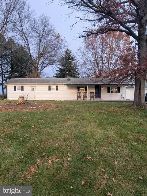 1741 County Line Rd, Bechtelsville, PA 19505