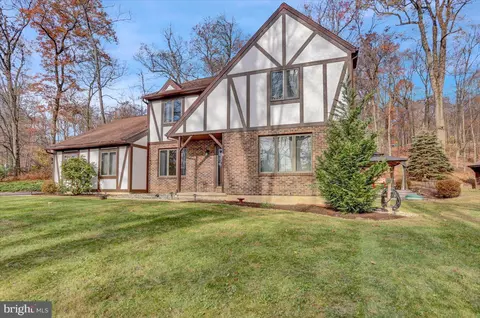 724 N Galen Hall Rd, Wernersville, PA 19565