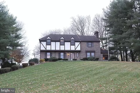 12 Estates Dr, Reading, PA 19606 photo 2