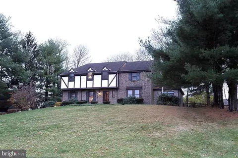 12 Estates Dr, Reading, PA 19606 photo 3