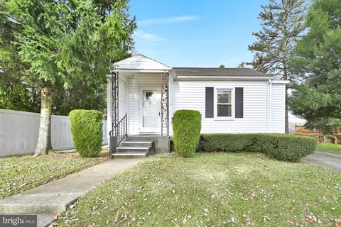 911 Greenway Ter, Reading, PA 19604