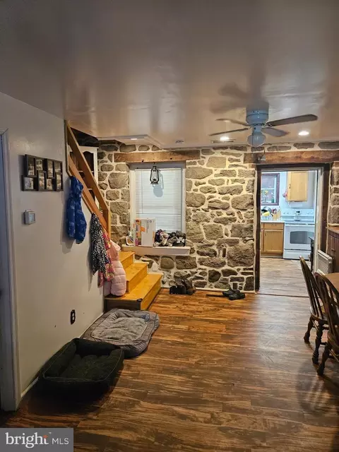 30 School St, Douglassville, PA 19518