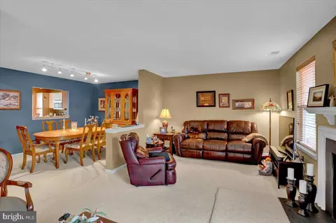 136 Laurel Ct, Reading, PA 19610 photo 3