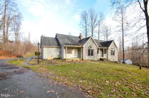 15 Fox Hollow Dr, Macungie, PA 18062