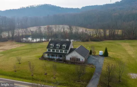 450 Home Rd, Mertztown, PA 19539