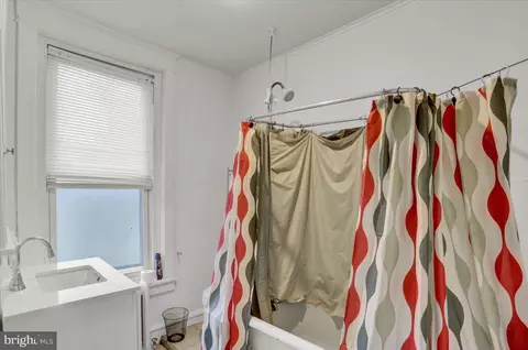 Bath - 100 W Spring St, Reading, PA 19601 photo 2 of 3