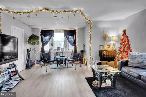 Living - 100 W Spring St, Reading, PA 19601 photo 1 of 4