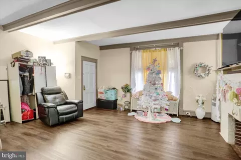 Living - 100 W Spring St, Reading, PA 19601 photo 3 of 4