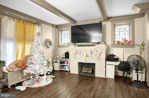 Living - 100 W Spring St, Reading, PA 19601 photo 4 of 4