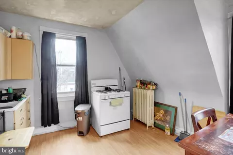 Bedroom - 100 W Spring St, Reading, PA 19601 photo 2 of 5