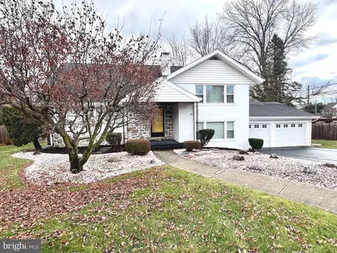 2304 Bressler Dr, Reading, PA 19609