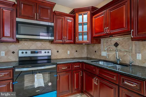 421 Elm St, Reading, PA 19601 photo 6