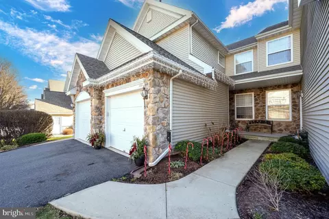 808 Country Ln, Morgantown, PA 19543
