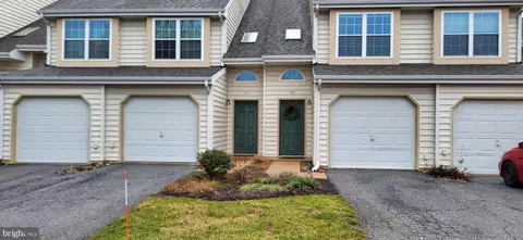 90 Chatham Dr, Morgantown, PA 19543