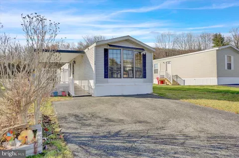 74 Southwick Dr, Hereford, PA 18056