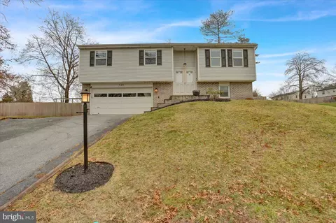 720 Loblolly Ln, Reading, PA 19607