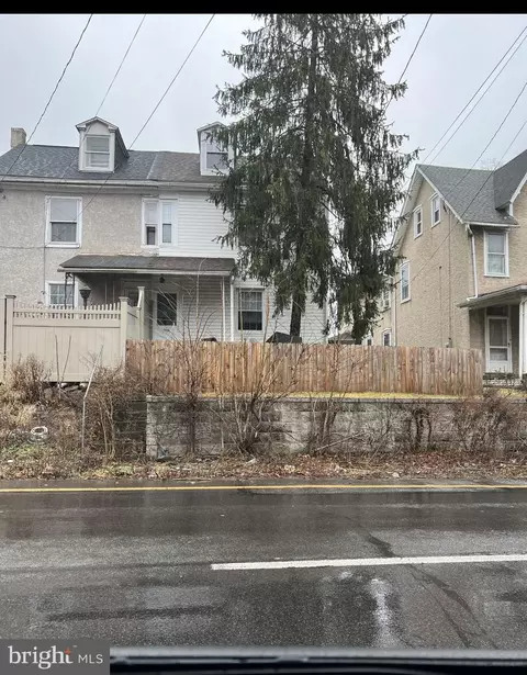 1209 E Ben Franklin Hwy, Douglassville, PA 19518