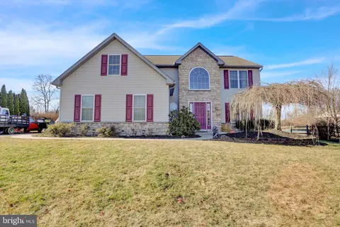 26 Henry Rd, Fleetwood, PA 19522