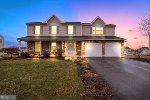 23 Edinboro Ln, Reading, PA 19605
