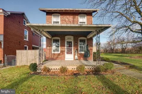 301 Shackamaxon St, Leesport, PA 19533