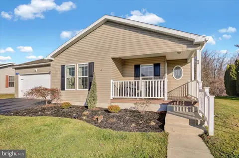 24 Random Rd, Douglassville, PA 19518