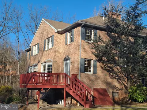 10 Windsor Ct, Reading, PA 19606