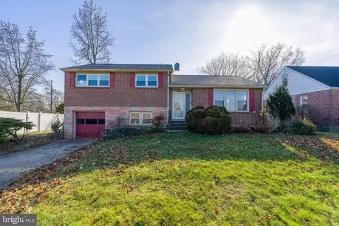 2176 Reading, West Lawn, PA 19609