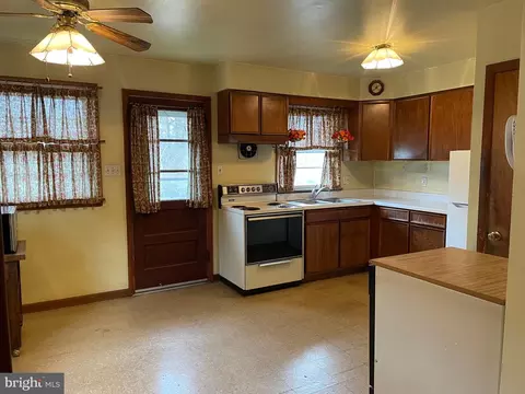 467 Gelsinger Rd, Reading, PA 19608 photo 4