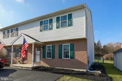 105 Shire Ln, Wernersville, PA 19565