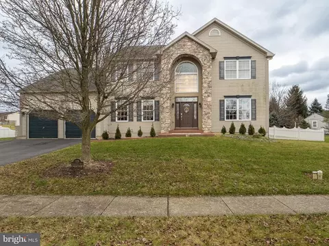 129 Kensington Blvd, Blandon, PA 19510