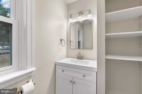 Bath - 428 Oley St, Reading, PA 19610 photo 2 of 4