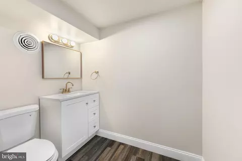 Bath - 428 Oley St, Reading, PA 19610 photo 4 of 4