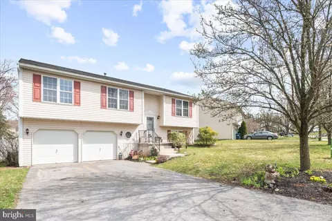 Exterior - 4377 Hillside Rd, Reading, PA 19606 photo 3 of 5