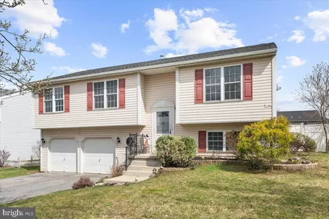 Exterior - 4377 Hillside Rd, Reading, PA 19606 photo 2 of 5