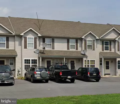 661 Walnut Tree Dr, Blandon, PA 19510