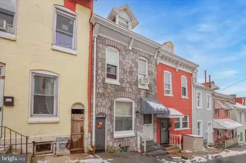 552 Maple St, Reading, PA 19602